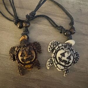 NWT Halloween Turtle Pendant Necklace Set